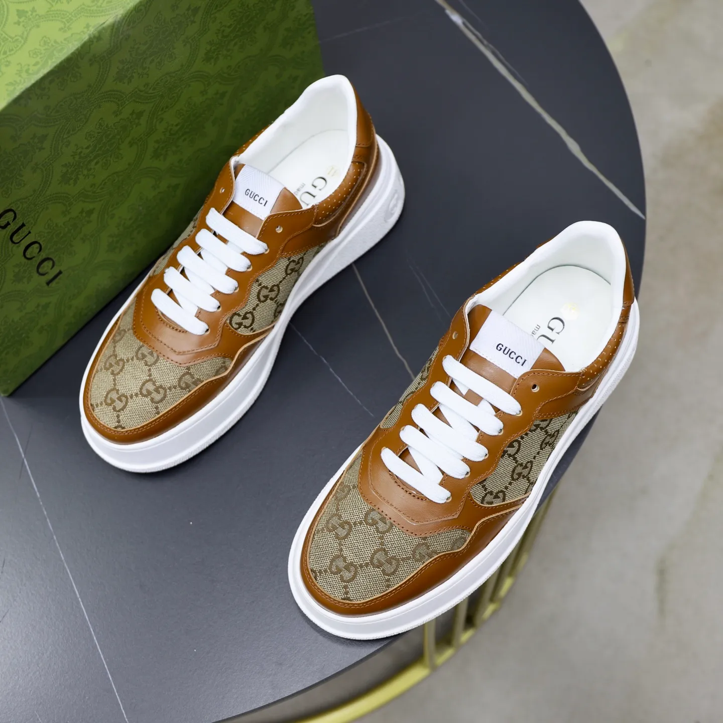 Men's shoes: 400💰🙅‍♂️🙅‍♂️🙅‍♂️ Brand: GUCCI Standard code: 38-44 (45 customized) Grade: Same as the official website Material: Original leather splicing brand cloth Comfortable and breathable sheepskin lining Lightweight wear-resistant outsole Style category: Men's fashion casual shoes Sports shoes Distinguished luxury brand elements Top luxury Color: actual picture color